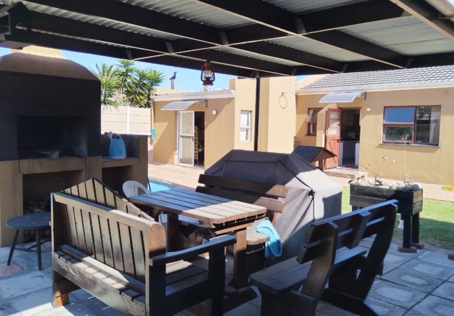 4 Bedroom Property for Sale in Bothasig Western Cape